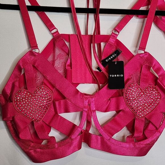 3X 22W 24W Torrid Pink Heart Rhinestone Bra Panty Set Strappy Lingerie Valentine - Picture 4 of 11